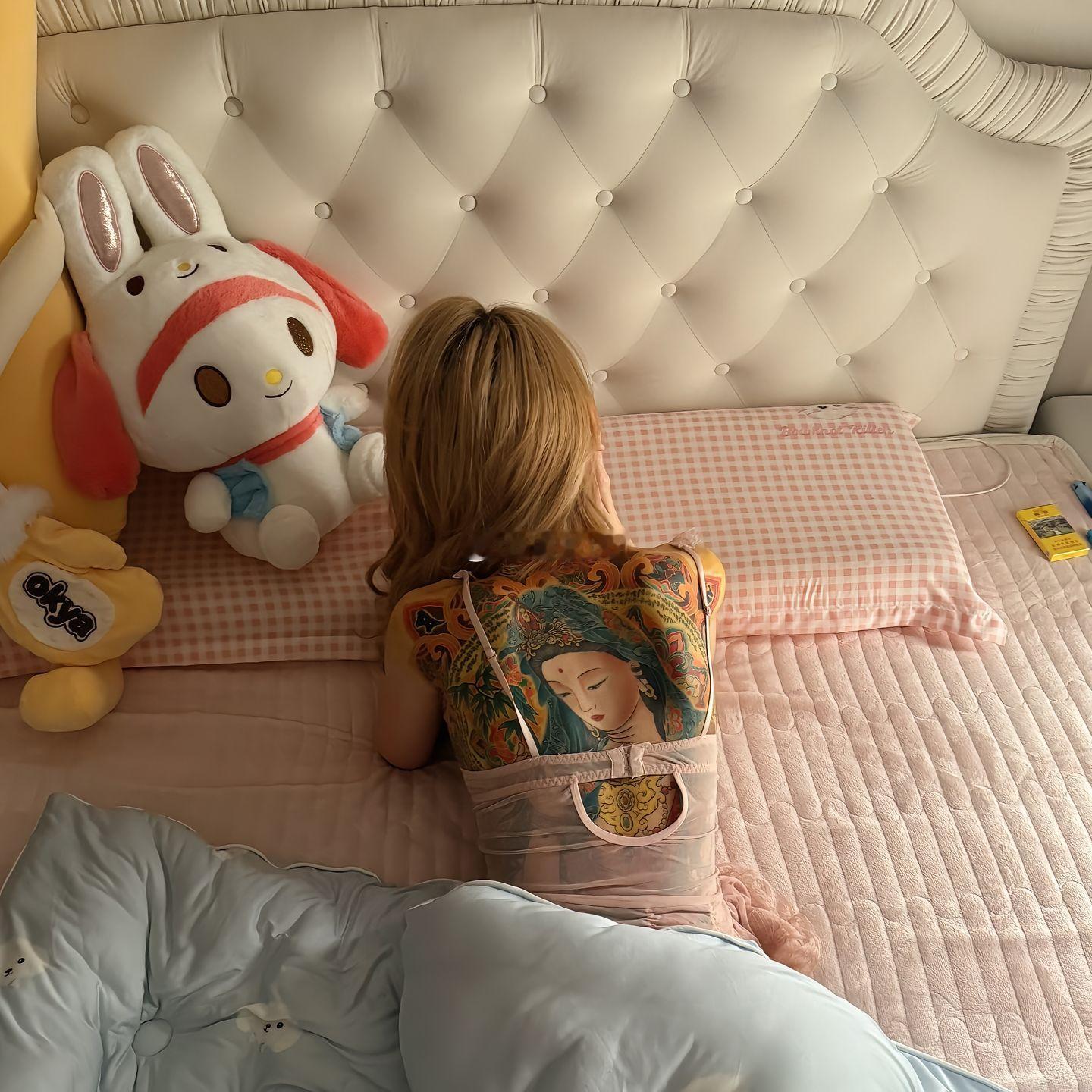 吵架归吵架，又不是不爱了，给台阶就下！每次吵架，都是二哥出面，奶奶调和，最后还是