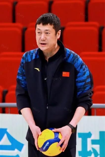 日本女排怎么也没想到，第三局刚打成2：10，赵勇一个暂停直接把比赛节奏打乱！暂停