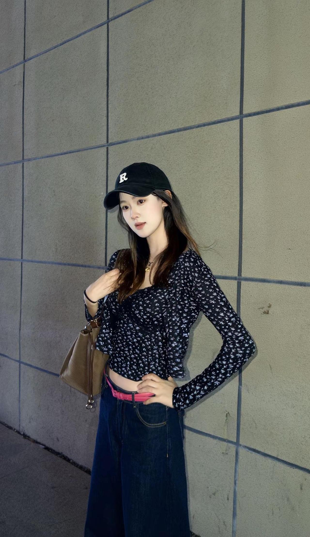 我只想当一个体重很低 余额很多 素质很高 长相很美 心态还很好的女孩