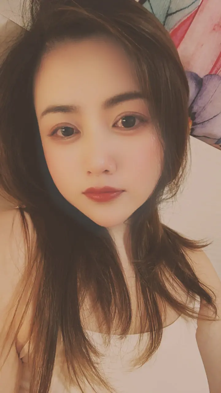 忽然好想撒个娇，任个性，矫情一下释放一下小女人的气息 可是想想好像不行...