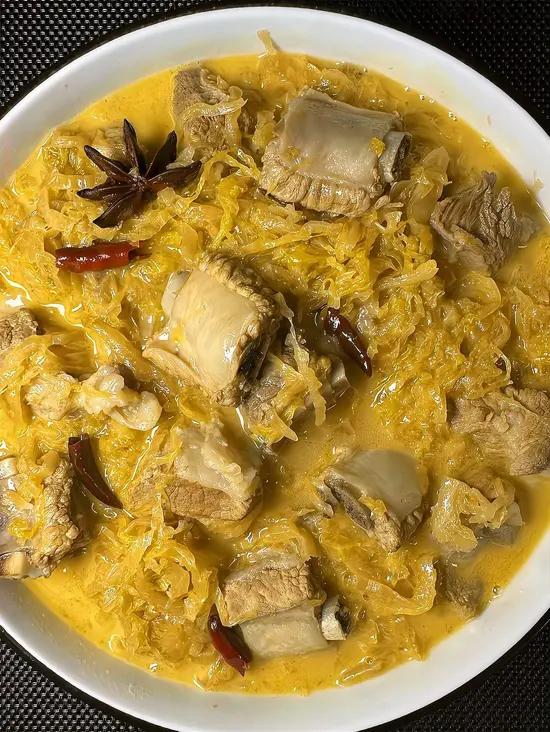 一、原料准备

主料：排骨500克。选择新鲜的猪肋排或带点肥瘦相间的排骨，肉质鲜