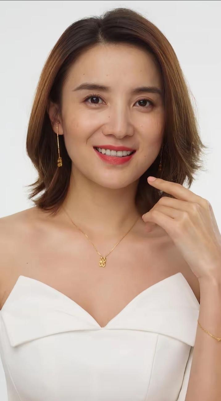 宋佳（小宋佳），内地实力派女演员，毕业于上海戏剧学院。气质洒脱大气，演技张弛有度