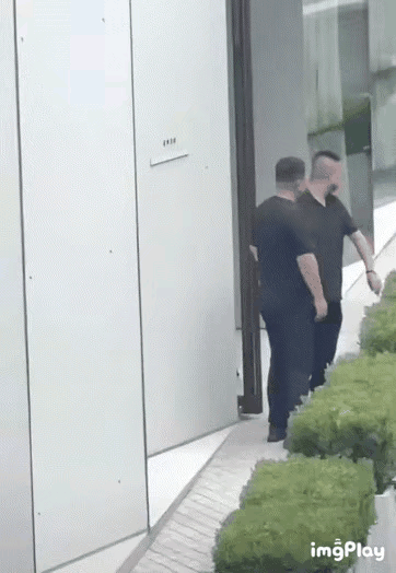 E哥
第一张动图你是想干嘛？[抠鼻]