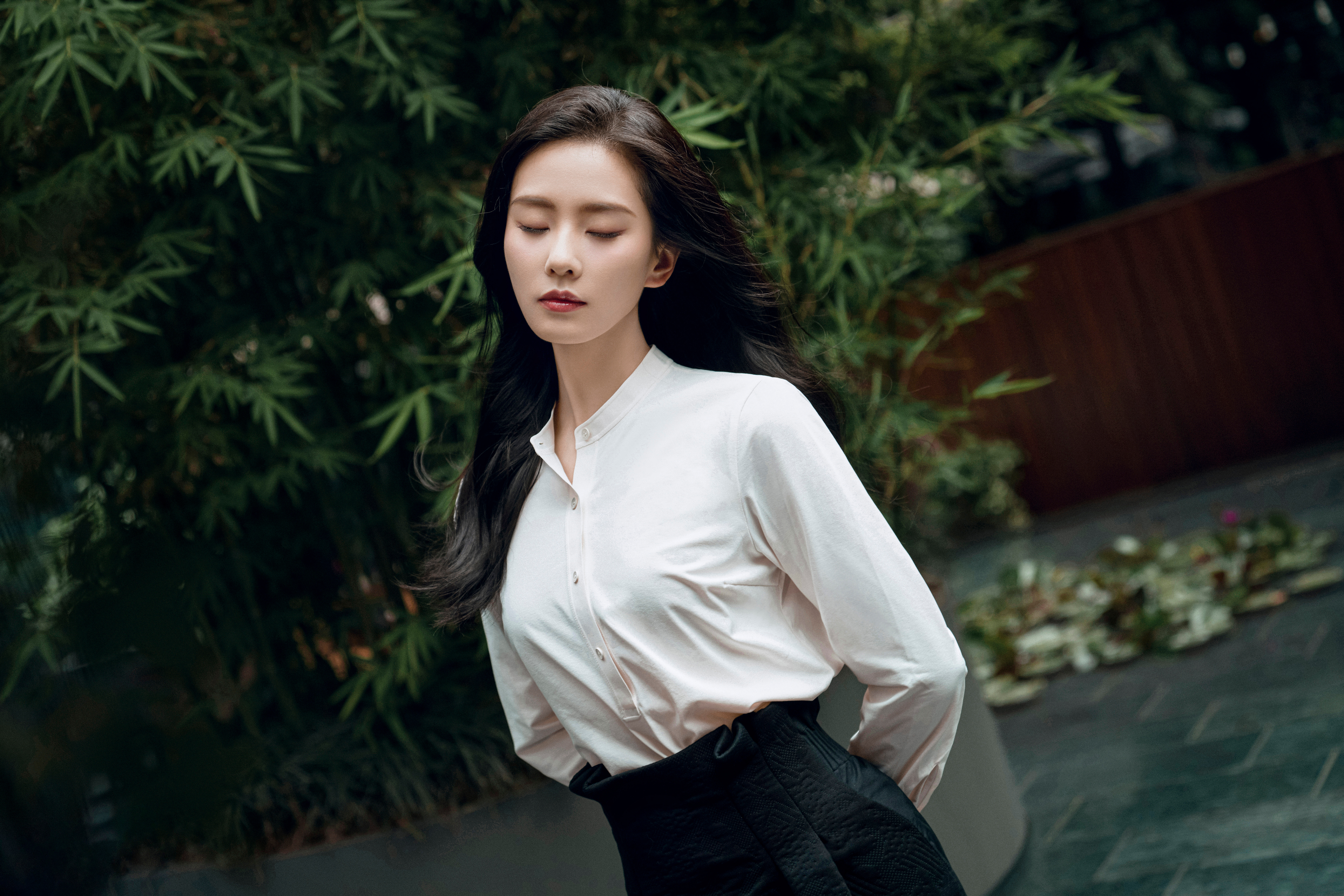 #刘诗诗[超话]# 四时流转，在城市中寻一处悠然，聆听自然的旋律。​​​