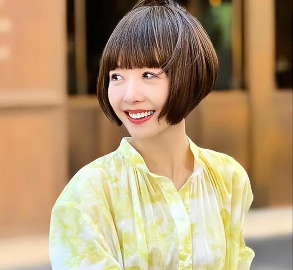 55岁鲁豫，与小19岁男友同居后变样，如今她容光焕发显年轻娱乐