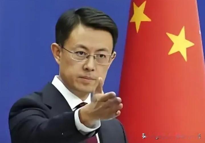 中国南沙42座岛礁被侵占，越南一家就占了29个，菲律宾只有8个。将近四倍的差距，