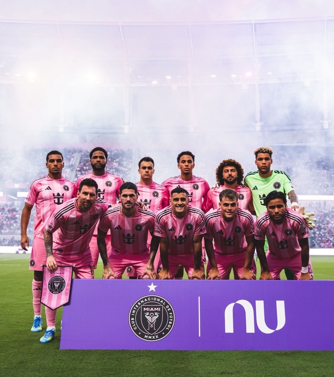 迈阿密国际首发11人合影。迈阿密国际vs纽约红牛梅西