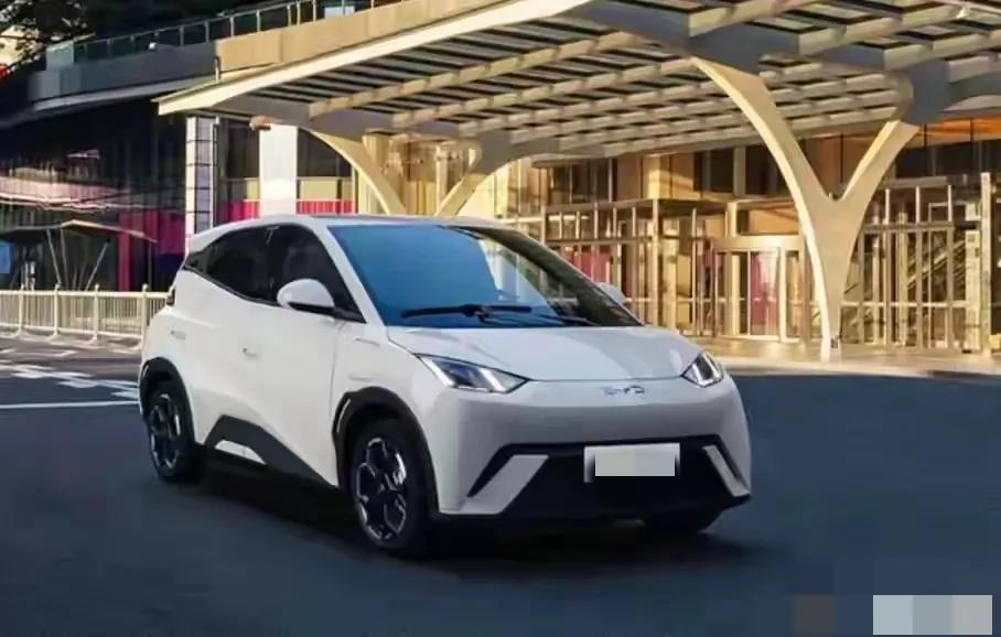 最近，好几个熟人都把油车换成了电车。
​​买的最多的是，比亚迪。
​​平时上班开