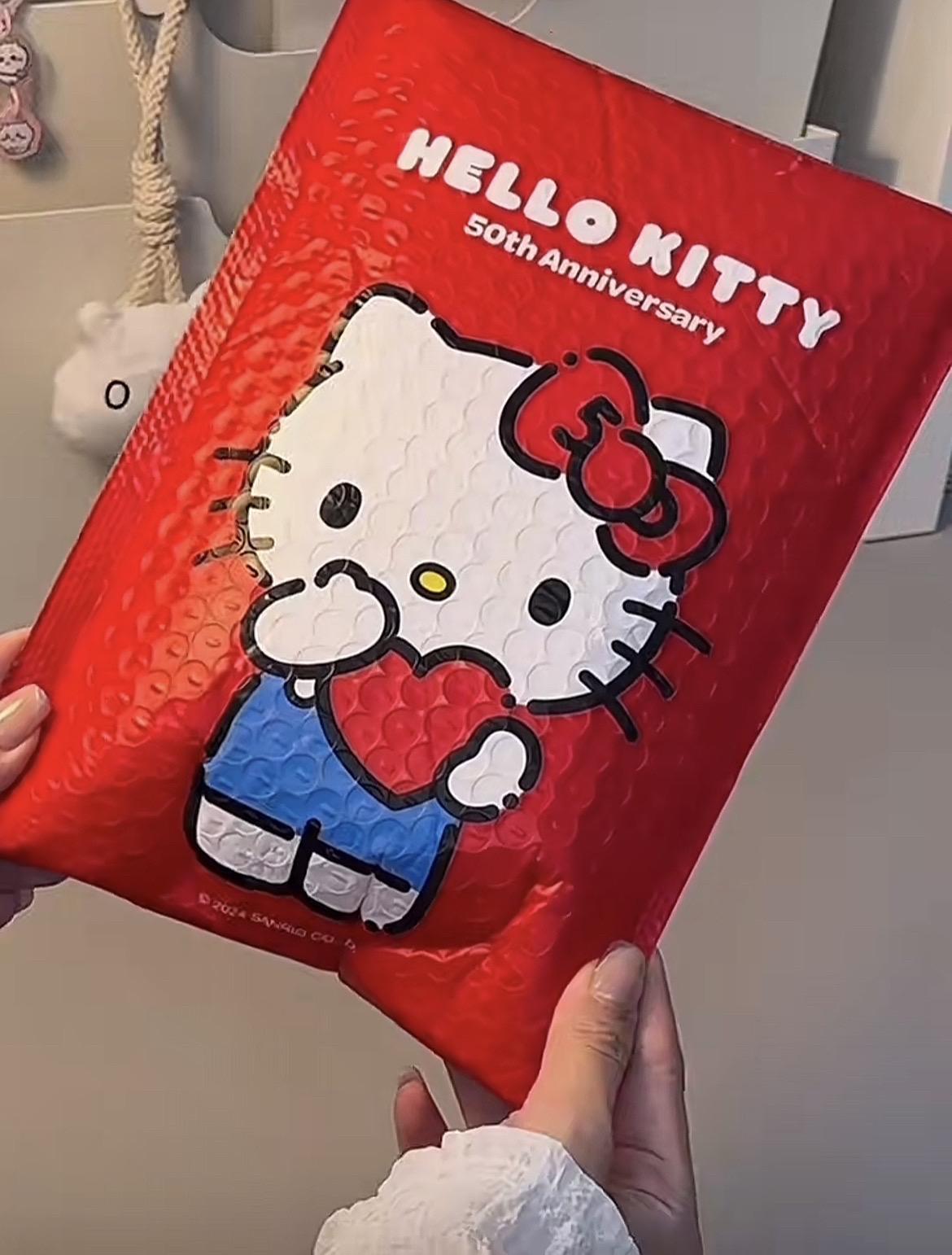 波点钻石kitty猫镜子🪞也太好看了吧  好朋友送我一个