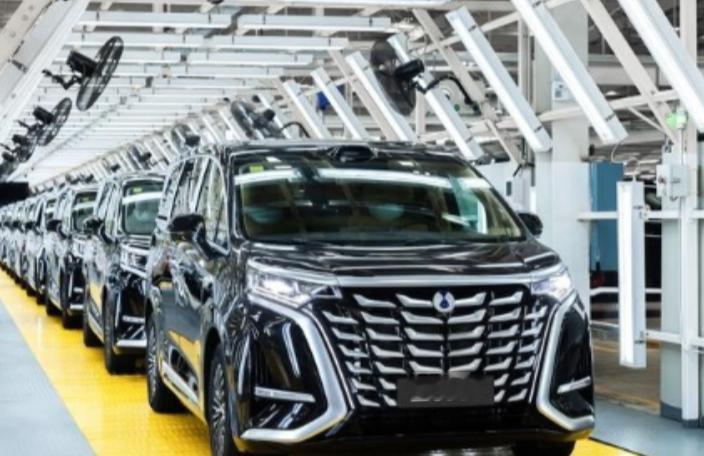 直到委内瑞拉的总统被抓，我们的油船被美国扣留，才知道为什么我们一直在发展电车
