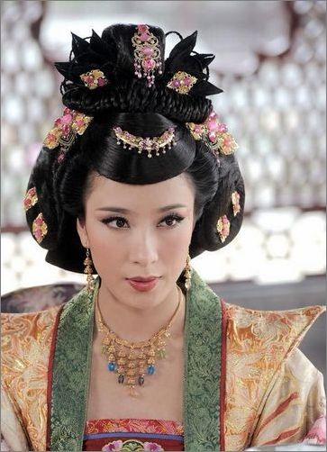 当年杨怡，钟嘉欣，徐子珊，陈法拉，也是明争暗斗啊？
我自己喜欢杨怡，哭戏很好看，