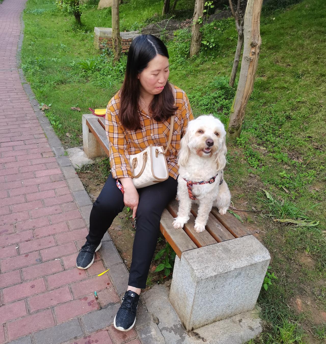 听说78岁的王叔生了一场病，侄子过来看他。侄子走到门口，按了门铃，铃声在室内响了