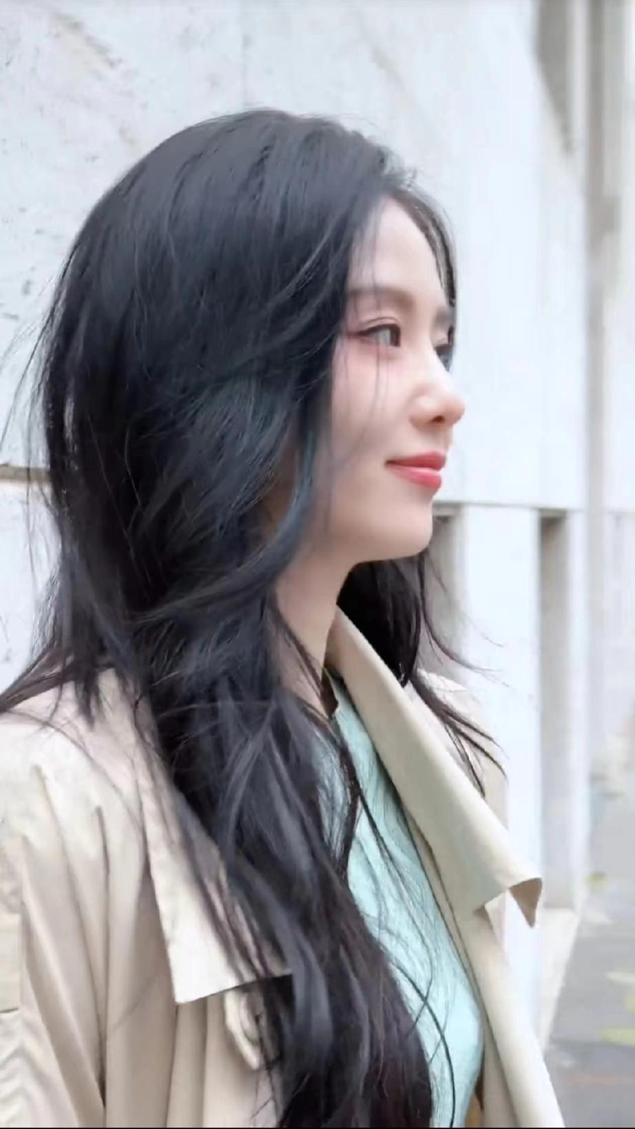 刘诗诗米兰之行
拍照是少不了的
#刘诗诗美吗# #刘诗诗新年写真# #刘诗诗衣品