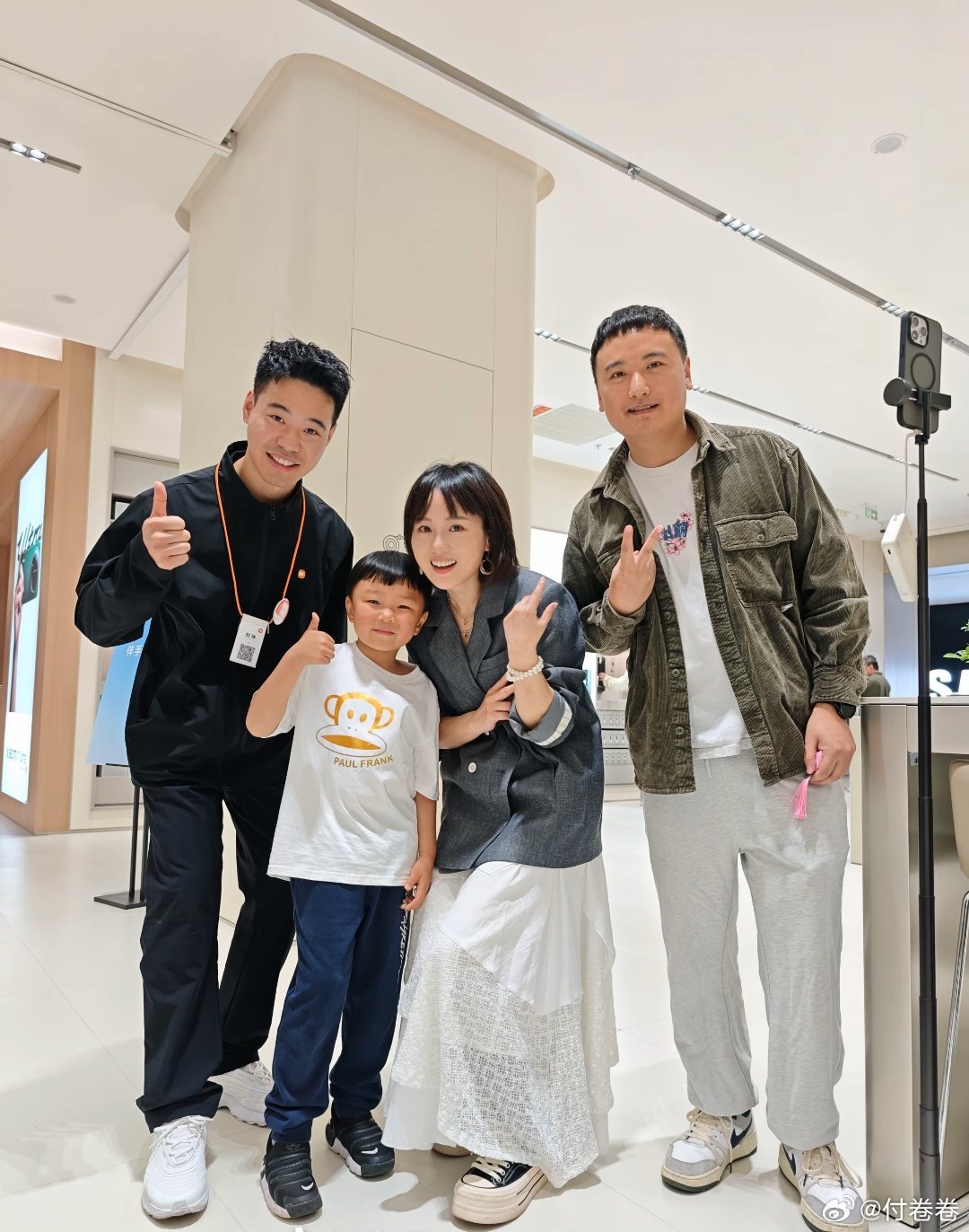 今天在金牛凯德偶遇“懂车弟”，挺有范儿的哈我的日常plog付卷卷