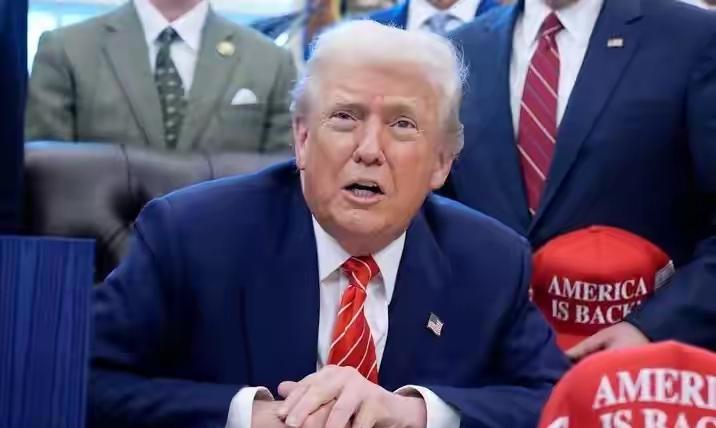 见特朗普盛赞俄方，乌克兰议员火冒三丈，当场撂下句狠话