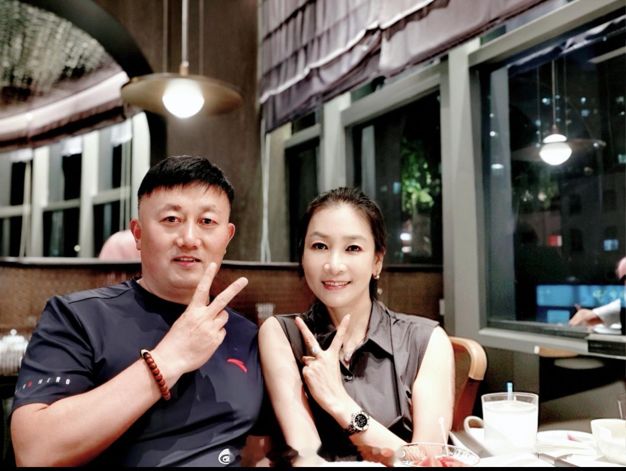 亲爱的粉丝们，你们看看师兄和谁在一起！！[嘻嘻][嘻嘻][耶][耶] ​​​
