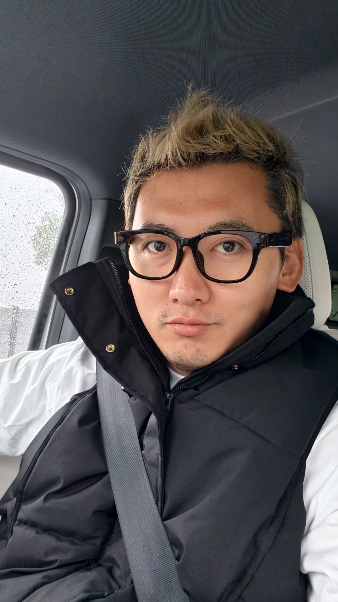 今天起一大早来拍摄，特意准备了很多内容，还梳了梳头发，结果来了发现，邀请的是ci