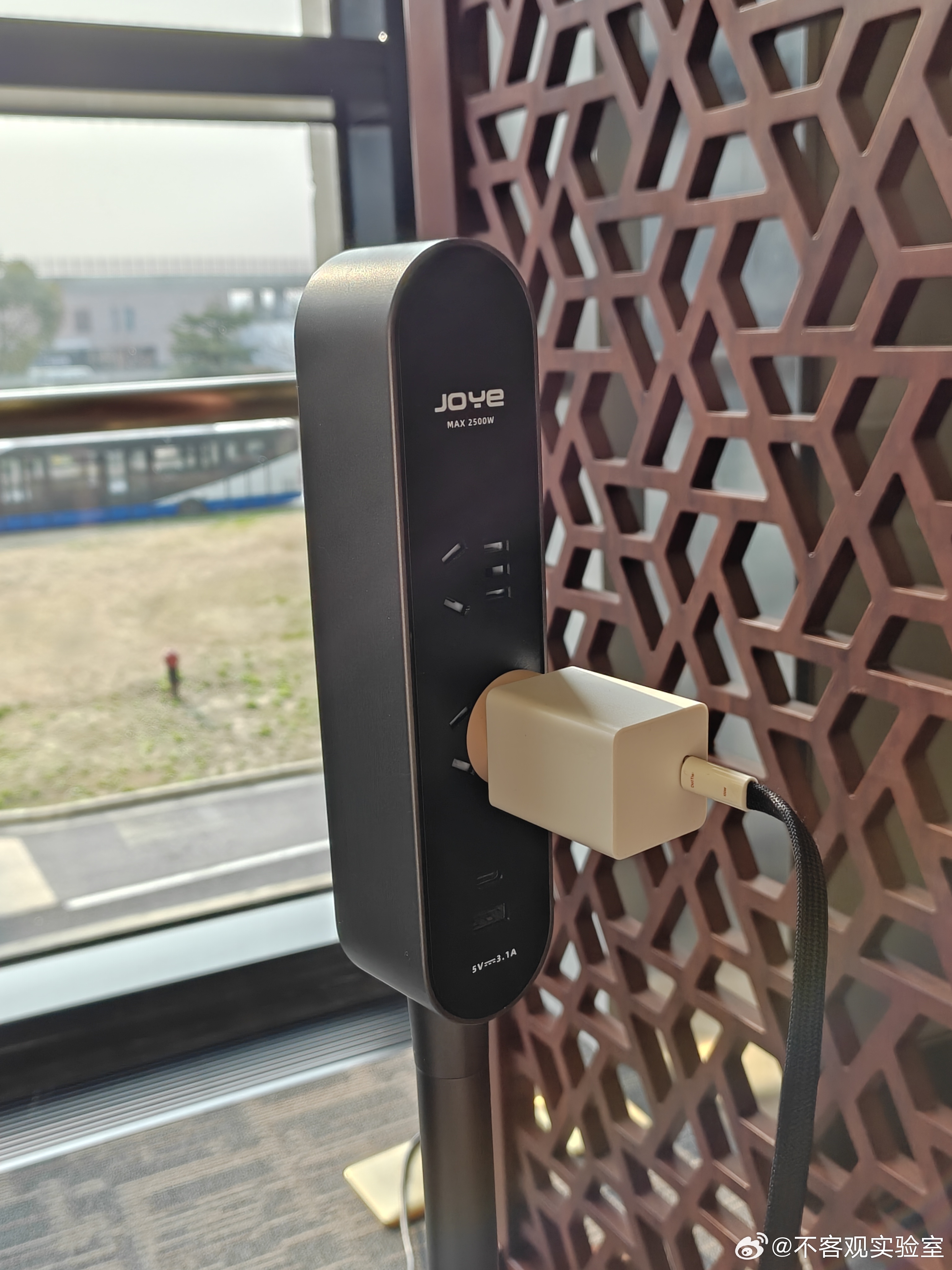 OPPO 这个 100W 的充电头补电速度是真快。 