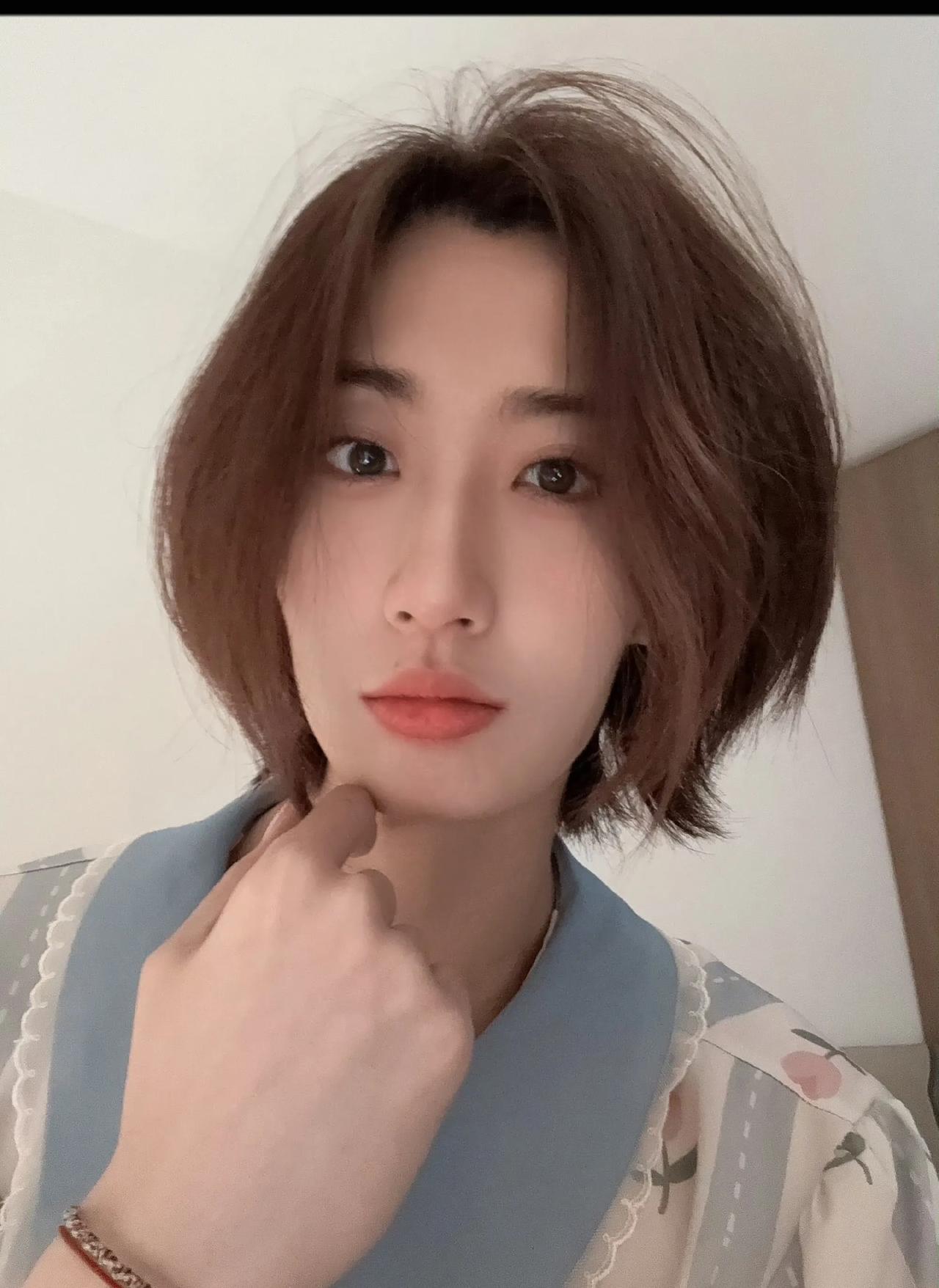 王媛媛在总局宿舍发表感言～
媛媛：一晃十年过去了，这四年经历了很多，更喜欢现在的