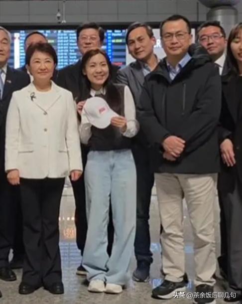 要我说，还是罗智强徐巧芯和卢秀燕的关系铁！
 
卢秀燕深夜启程访美，机场送行的阵