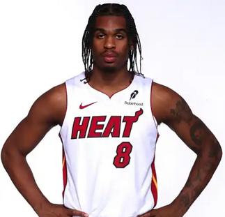 深圳男篮最新外援已经到深圳啦！接下来就等相关资料和注册了，现在联赛排在第三的深圳