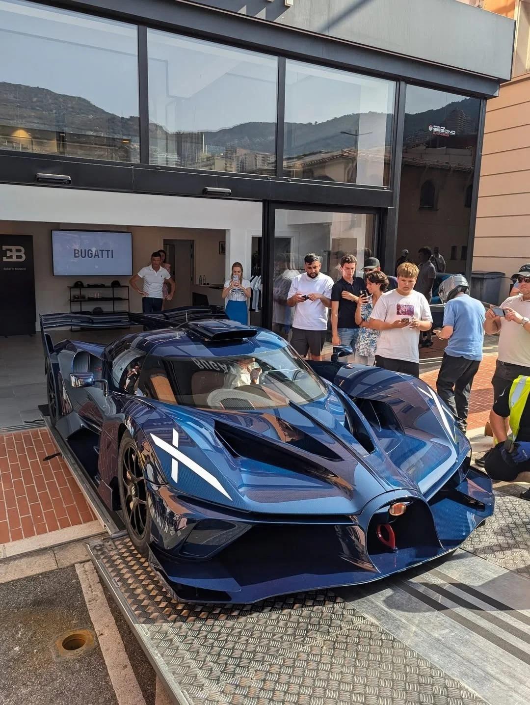周六早上，Bugatti Bolide能不能把你叫醒车东车西 ​​​