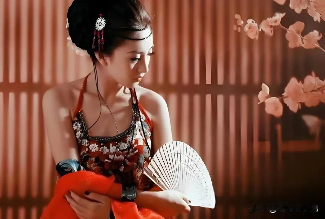 ~什么是污蔑诋毁者~

比如，他自己明就在不当对比论证时，偷偷摸摸的把国家人民素