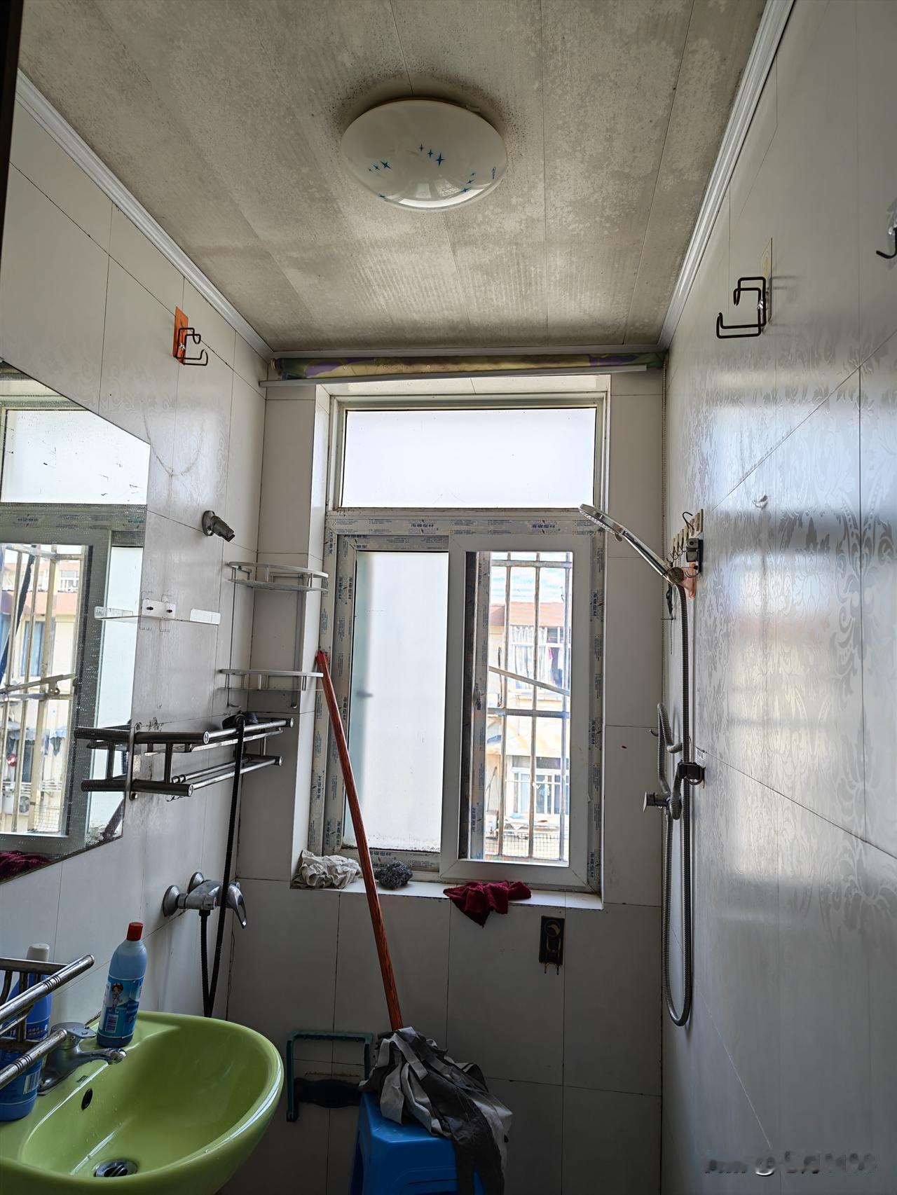 永远不要奢望租客善待你的房子，自己的房子还得自己爱惜。

当初租房的时候，满嘴打