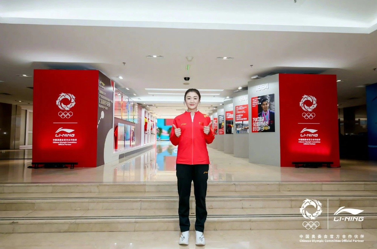 李宁与中国奥委会正式签约 一身正气的卫冕奥运冠军真板正[赞] ​​​