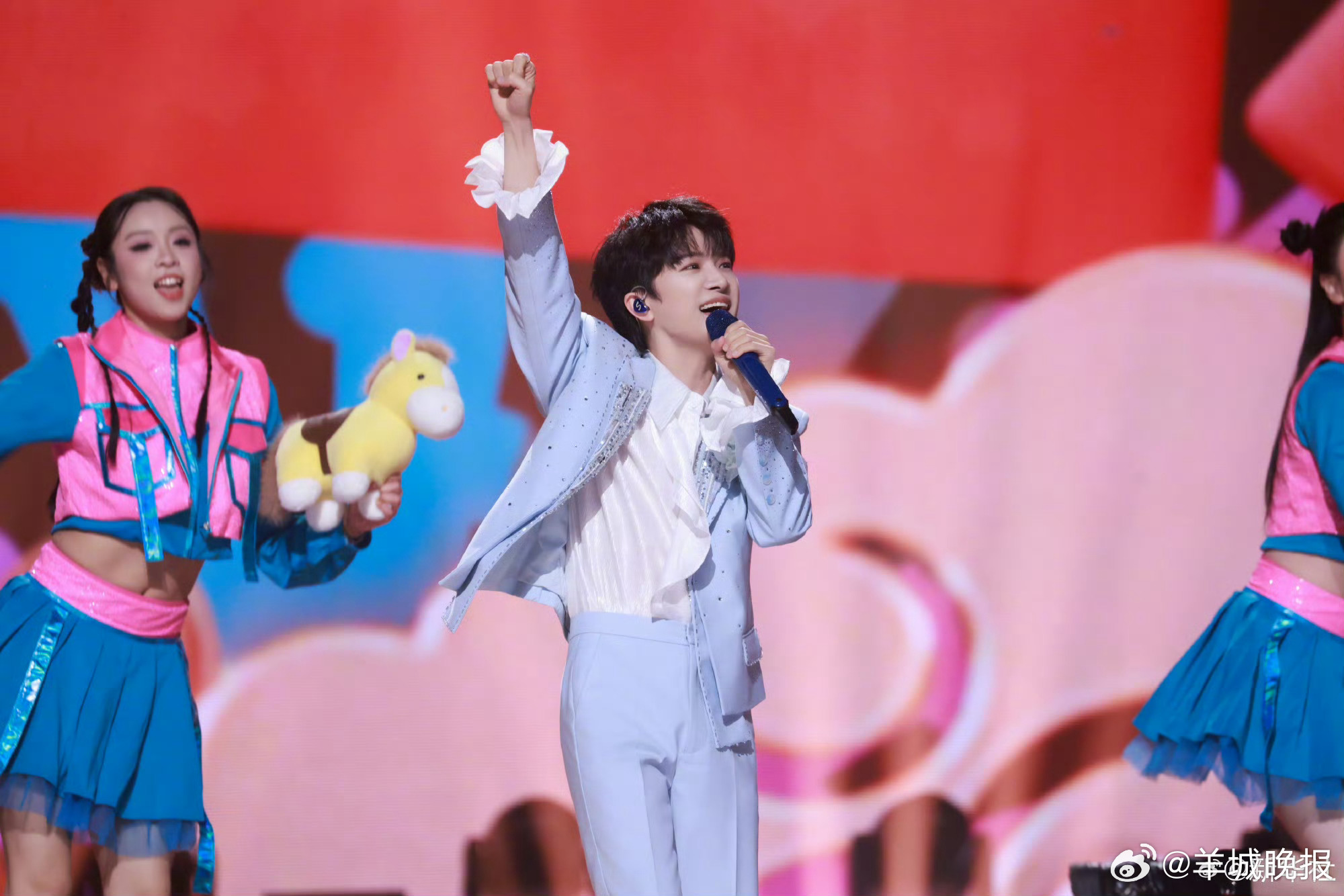 【#多图回顾浙江卫视春晚精彩瞬间#】大年初一，等带来精彩表演，你最喜欢谁的节目？