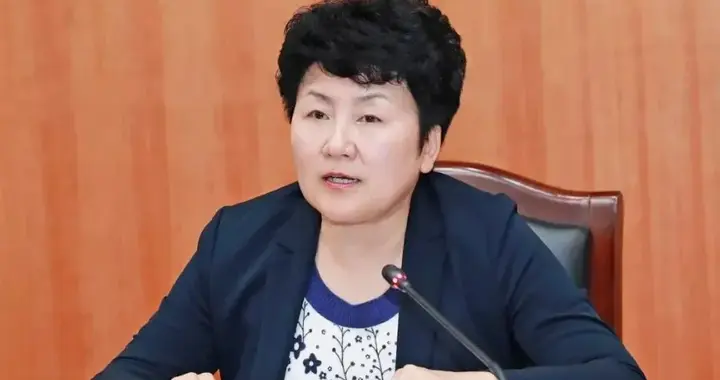 中共中央批准，开除包惠党籍