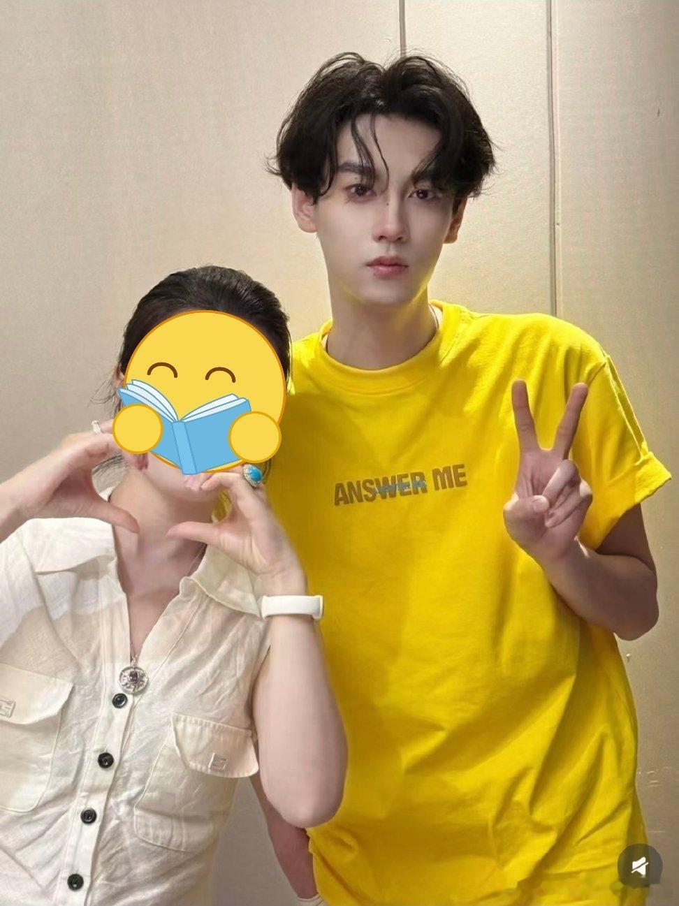 田栩宁拍摄花絮穿上应援色be like👇 