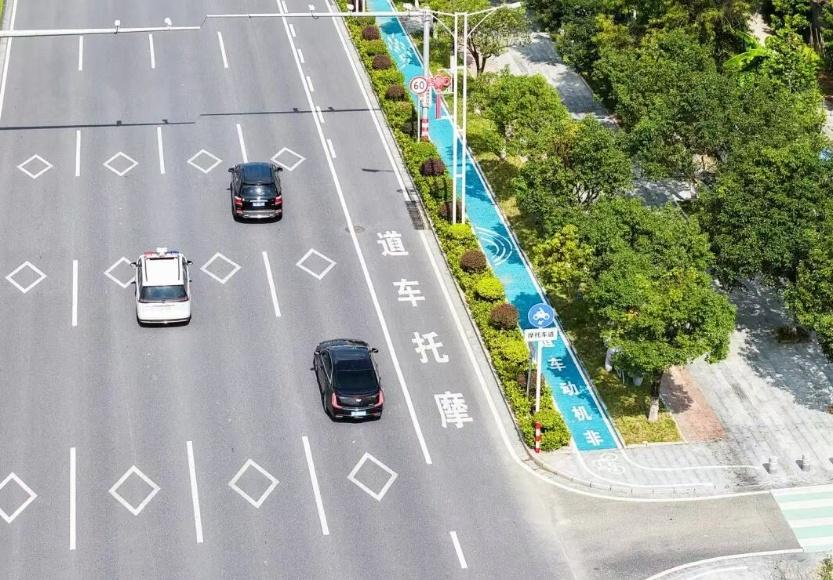 【阳西“机非分离”示范路启用】阳西县迎宾大道“机非分离”示范路已正式启用。记者从