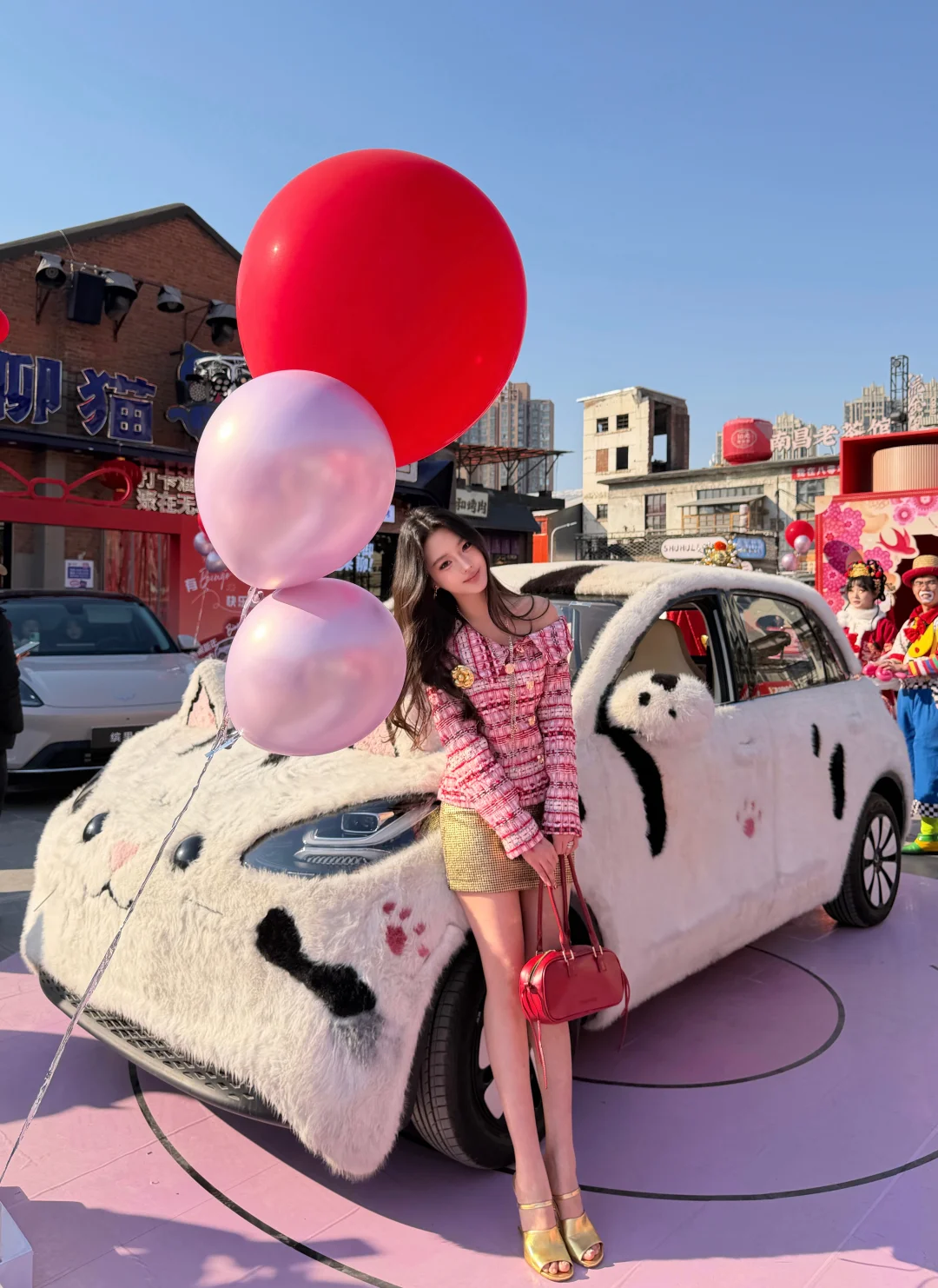 谁能拒绝毛茸茸的小汽车！