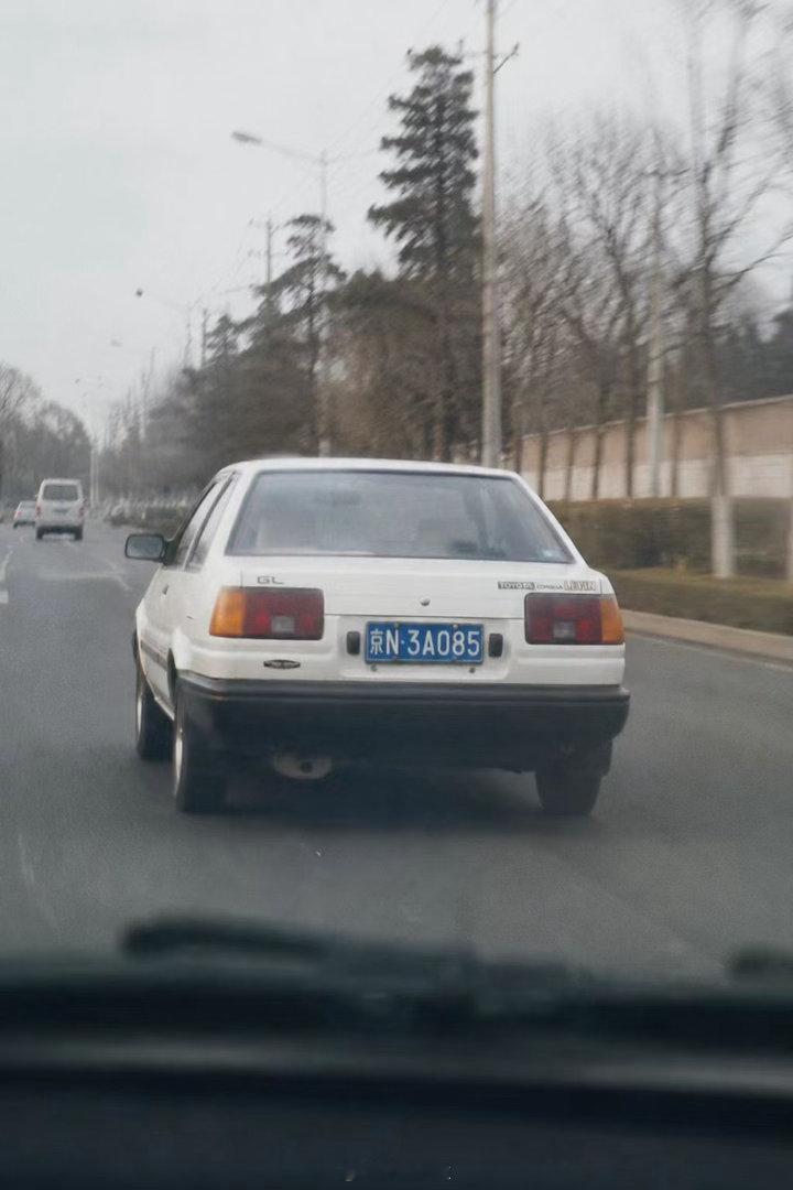总会蹦出来一些奇奇怪怪的车，虽然这个Levin是GL的85最低配，但当个改86的