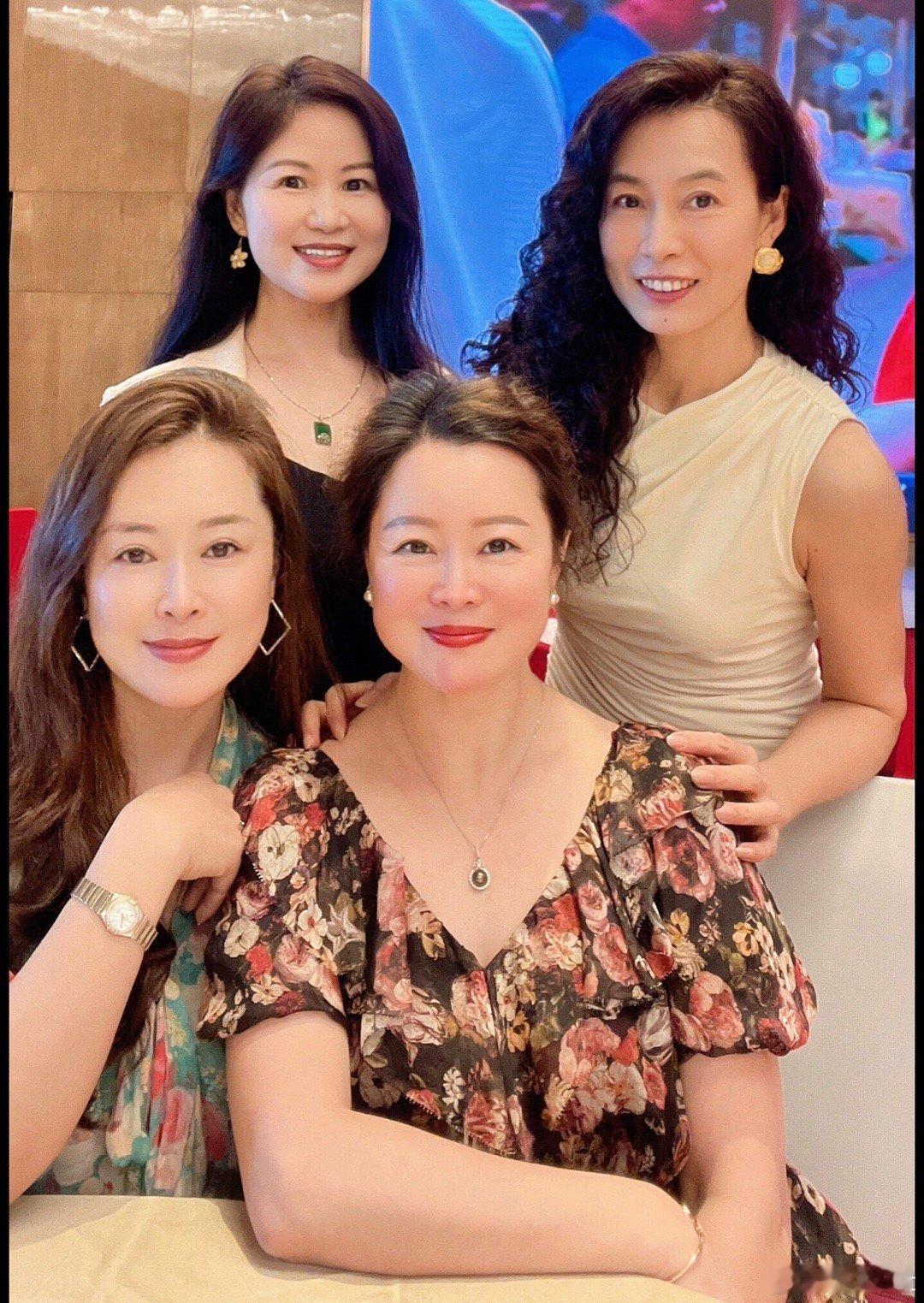 风韵富婆阿姨的聚会 ​​​