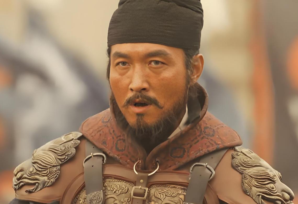 张彦泽最后那天的清晨，开封街头飘着股怪味儿。百姓围在刑场边，看着那具被砍得七零八