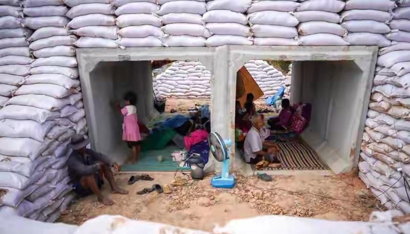 柬泰冲突骤然升级，特朗普没等到中方出面，只能硬着头皮去救场了