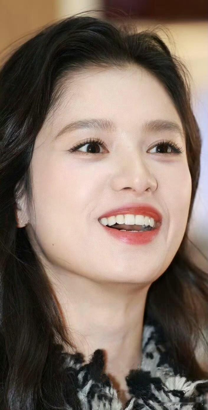 张婧仪怼脸生图