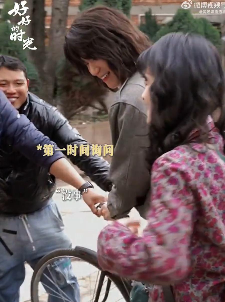 两个人的恋爱四个人在谈 庄先进对苏小曼一眼心动，却因为各种顾虑只能默默喜欢🚍，