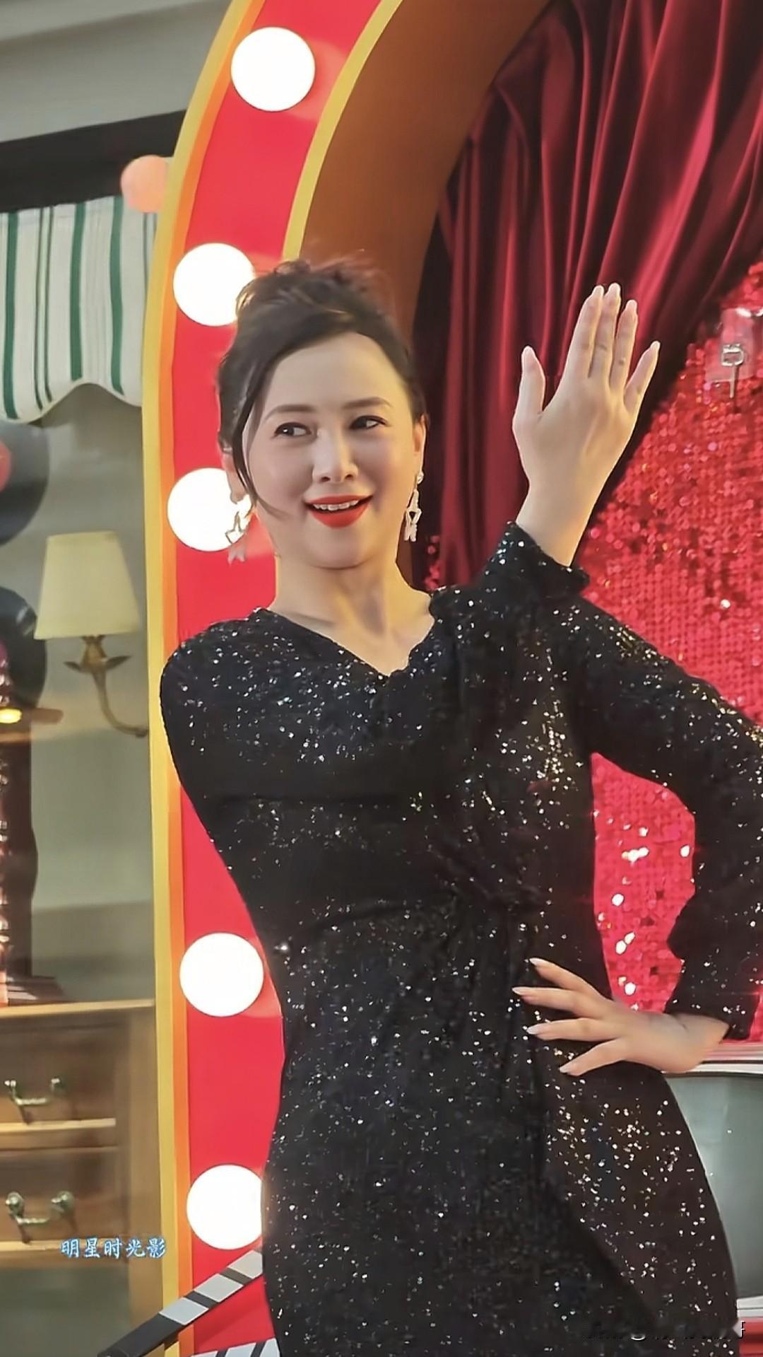 明明就是很缺钱
为什么要弄的好像很热爱艺术一样