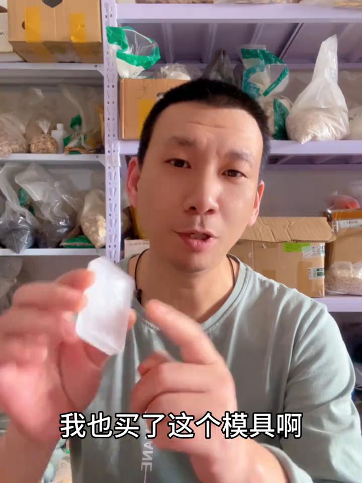 最近流行做香珠香牌和线香，我也买了模具。今天来说一下十大古方当中的香，排名第一的