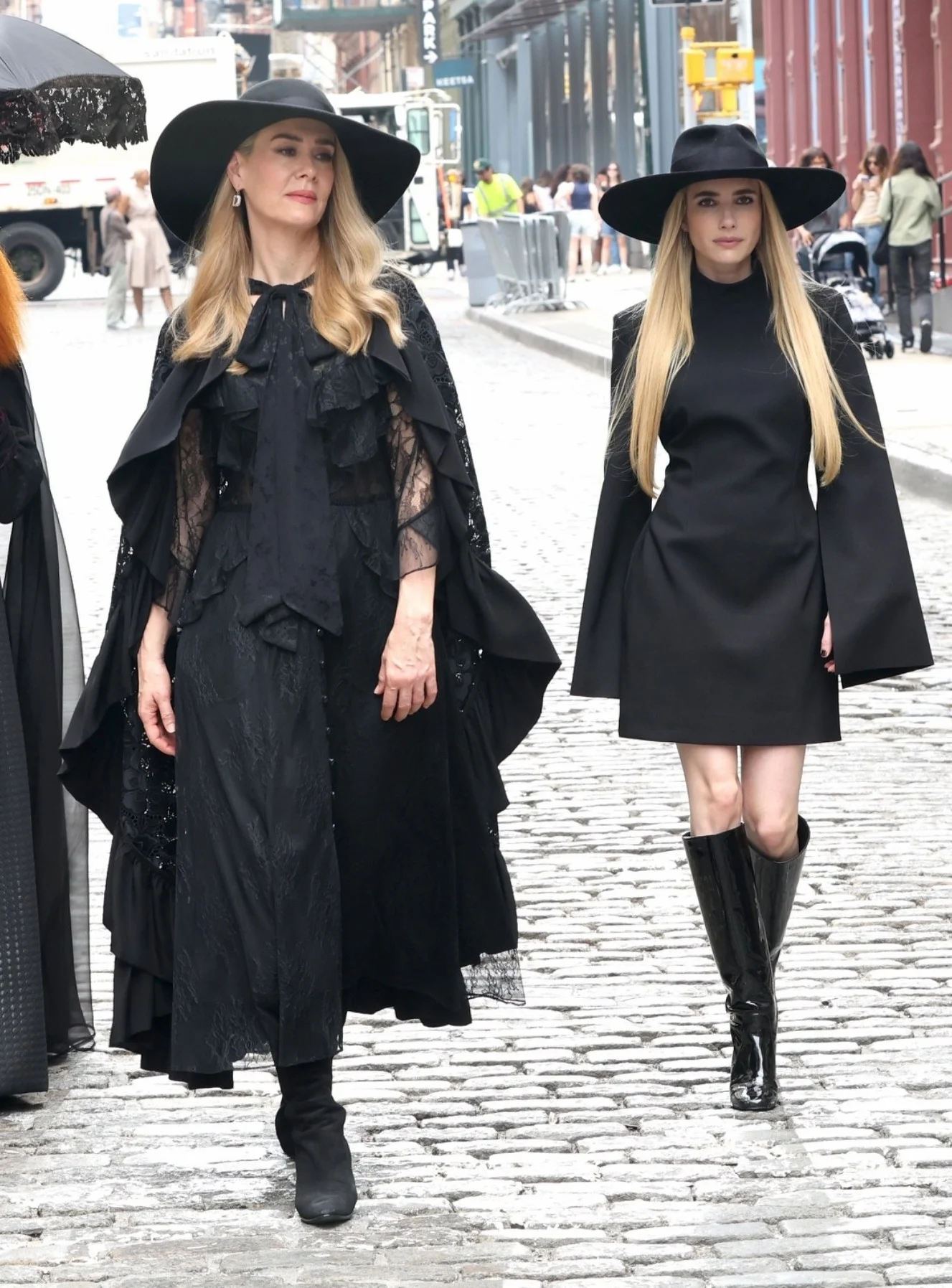 Sarah Paulson, Emma Roberts, Frances Con