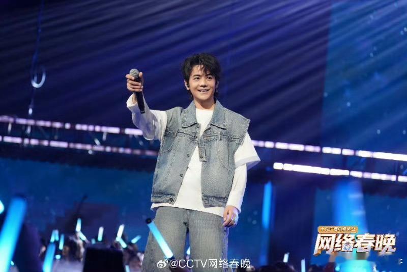 丁真 理塘rapper第一人 丁真又解锁新技能！网晚唱rap惊艳全场，清澈声线是