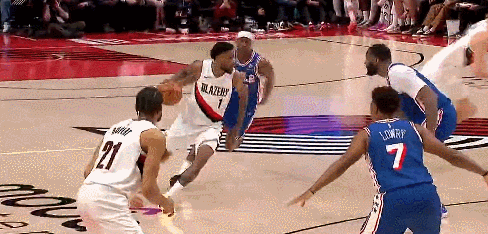 杨瀚森登场13秒就得分 杨瀚森末节登场，一上来就和韦斯利完成二人转配合，篮下终结