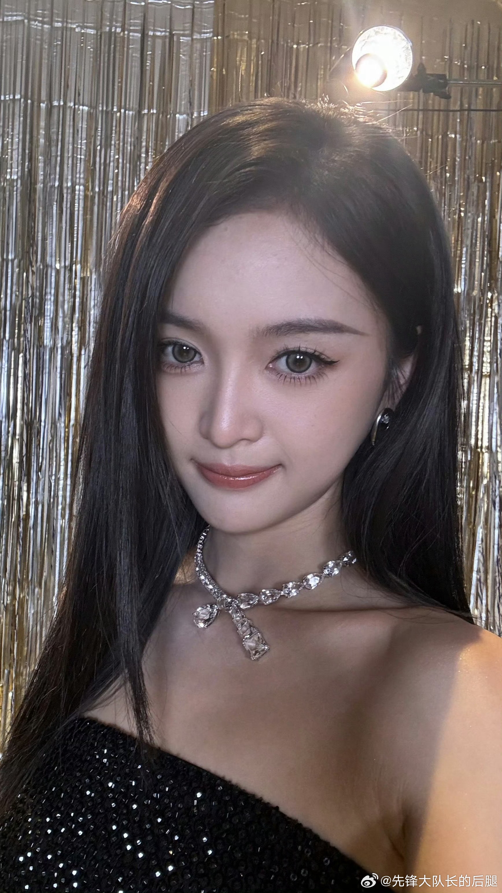 吴宣仪短裙高跟👠 