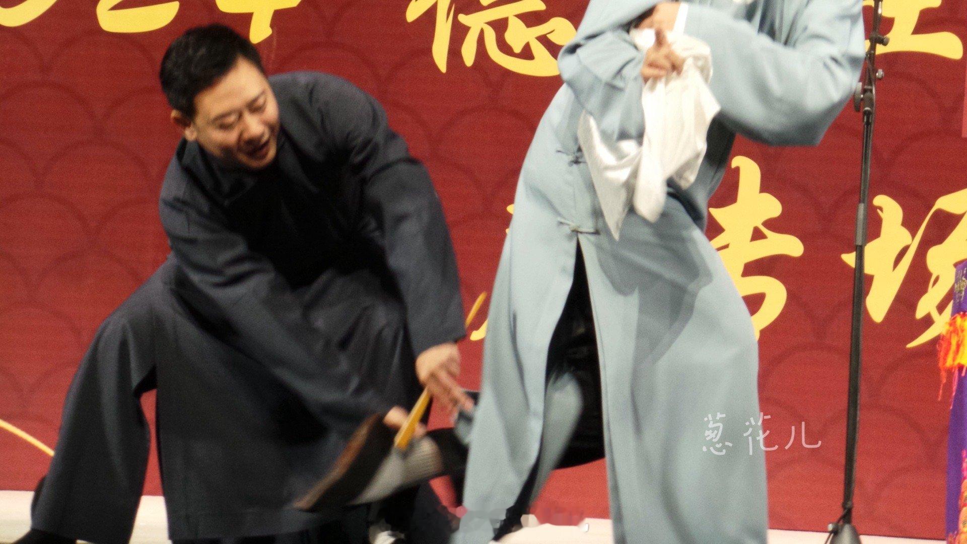 他爱他[兔子]所以他要给他做身大褂[熊猫]（都不挨着[doge] 