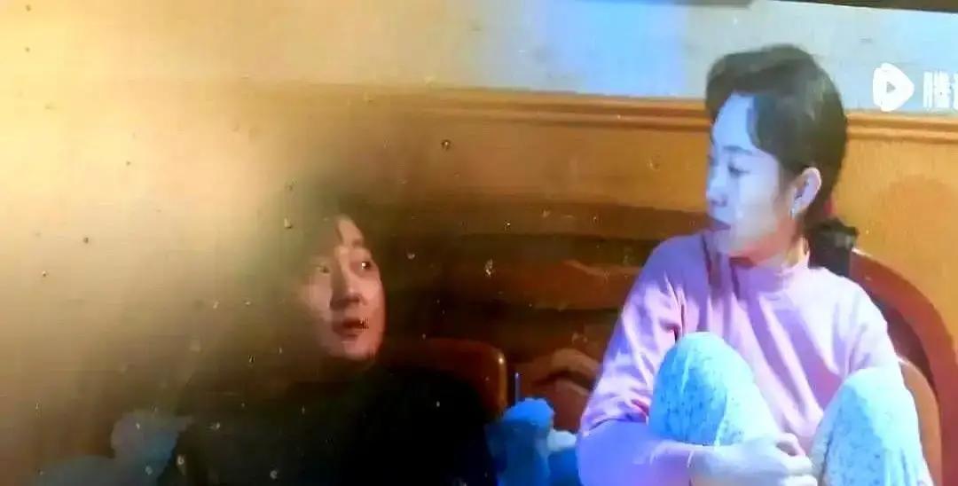 下岗工人攒钢镚，3毛5毛救急命
 
郭京飞在《老舅》里掏兜那一秒，全网跟着屏住呼