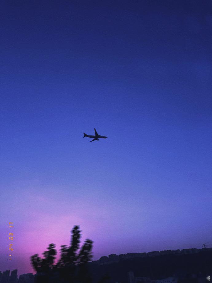 #陈少熙随手拍##陈少熙镜头里的夕阳# 陈少熙的夕阳随手拍，展现了大自然的壮丽与