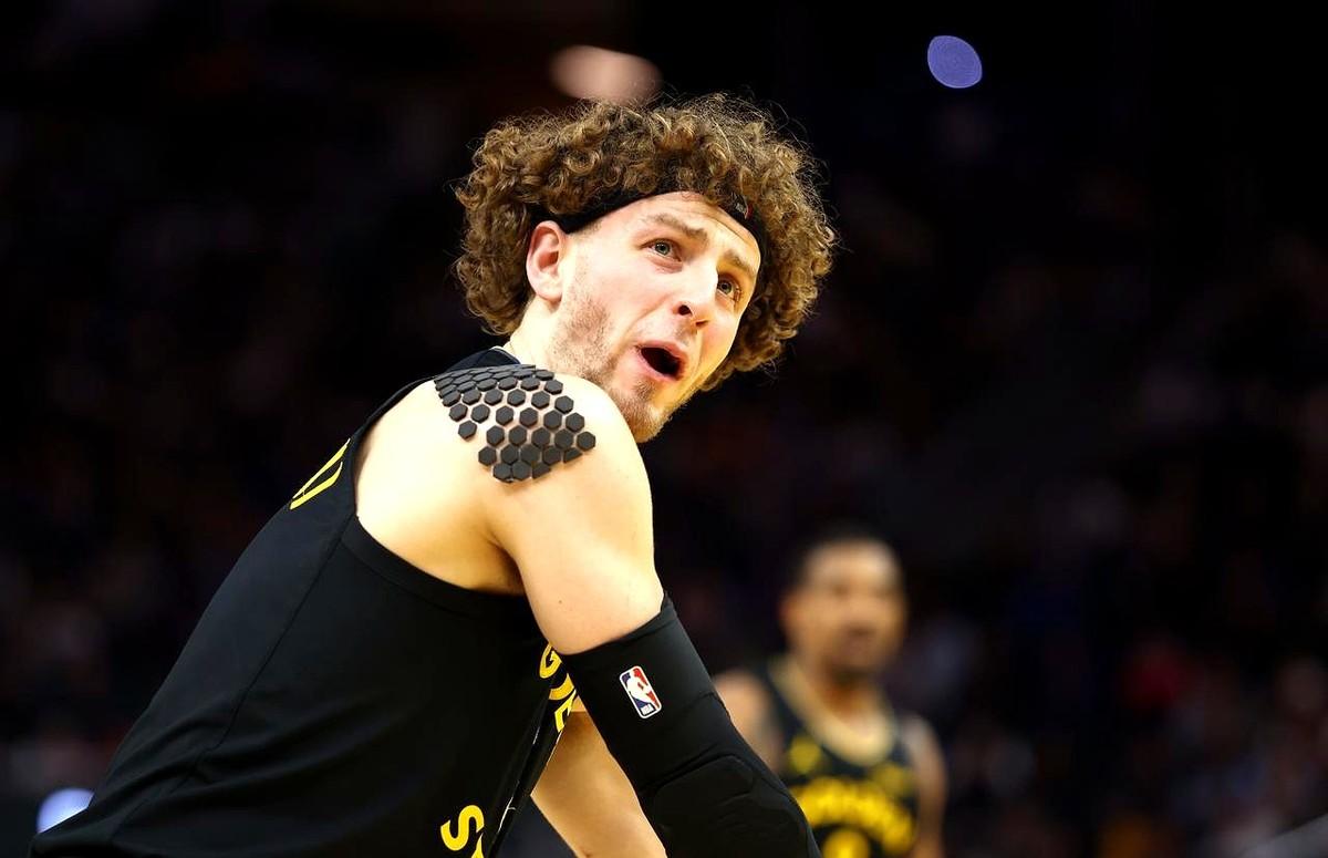 看波杰打球，真像在看个“让人操碎心的弟弟”。
打湖人拿这17分，数据瞅着挺美，可